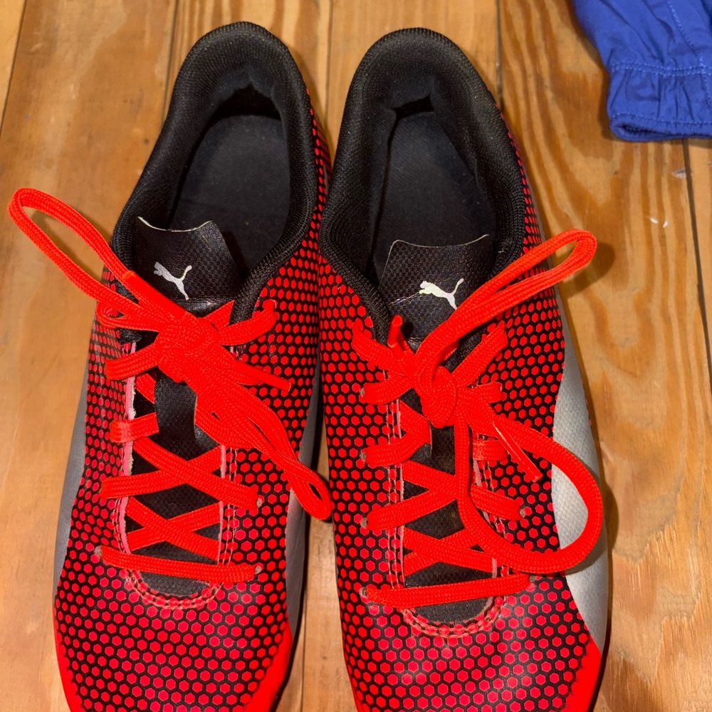 Puma Women’s Vibrant Neon Cleats